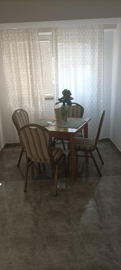 Feel Good Apartment Banjol Exterior foto