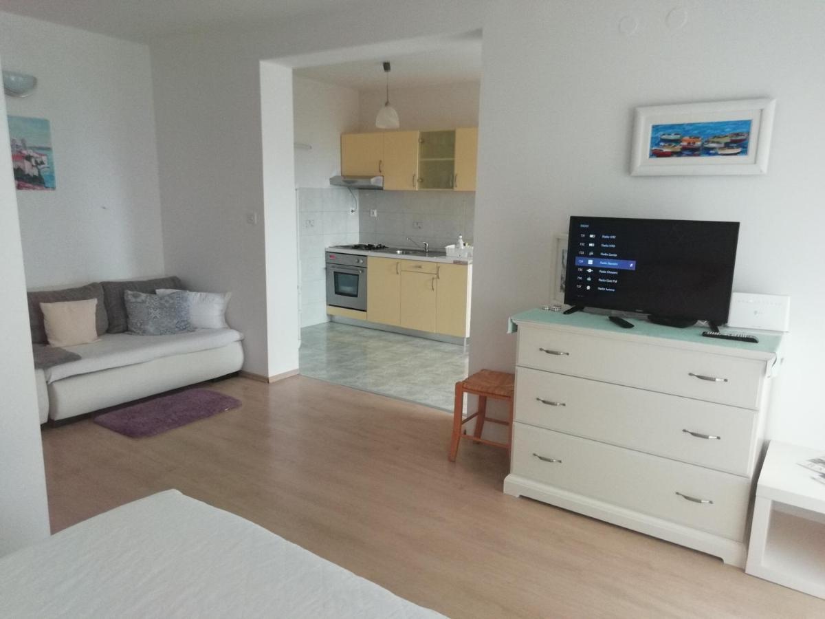 Feel Good Apartment Banjol Exterior foto